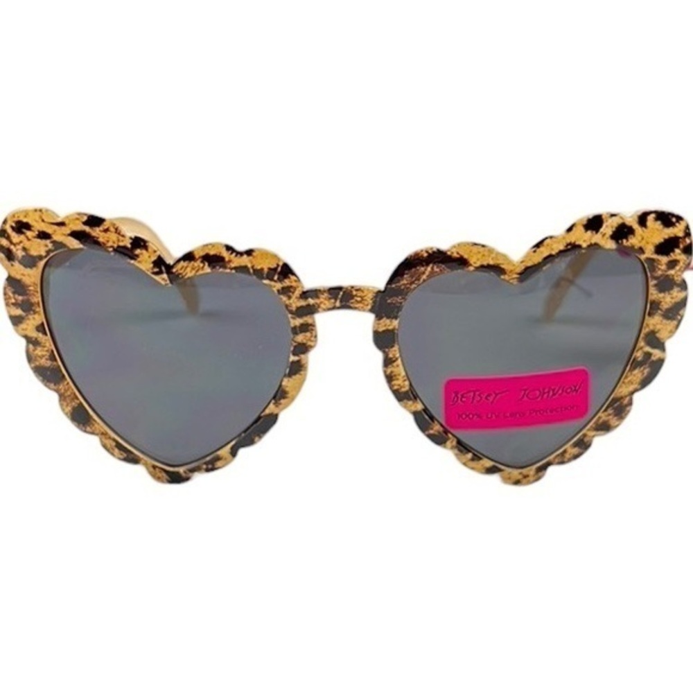 Betsey Johnson - ‘Leopard Hearts’ Sunglasses. NWT Firm!